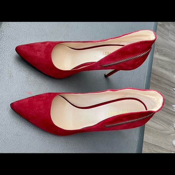Red pumps - Picture 4 of 4